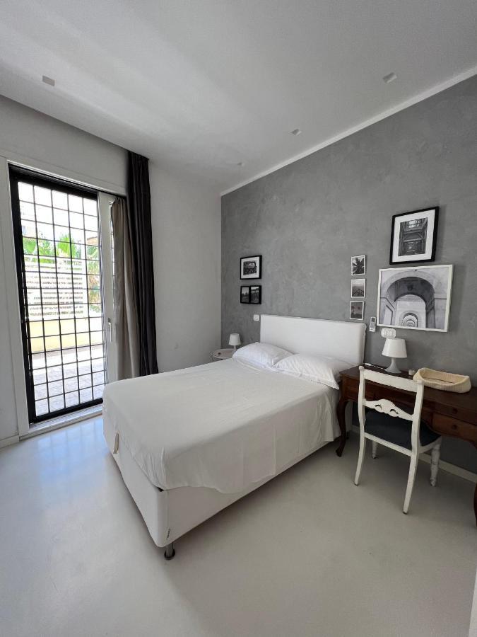 Rome, Beautiful Apartment In A Vintage Building Lido di Ostia Esterno foto