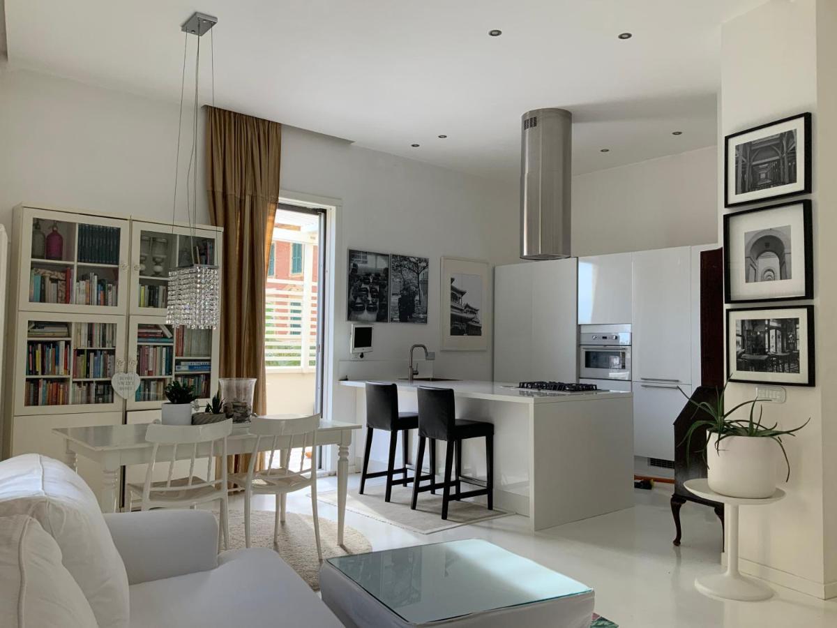 Rome, Beautiful Apartment In A Vintage Building Lido di Ostia Esterno foto