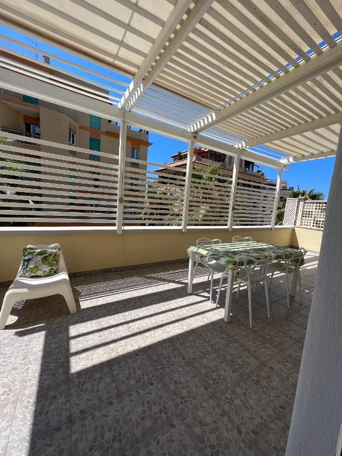 Rome, Beautiful Apartment In A Vintage Building Lido di Ostia Esterno foto
