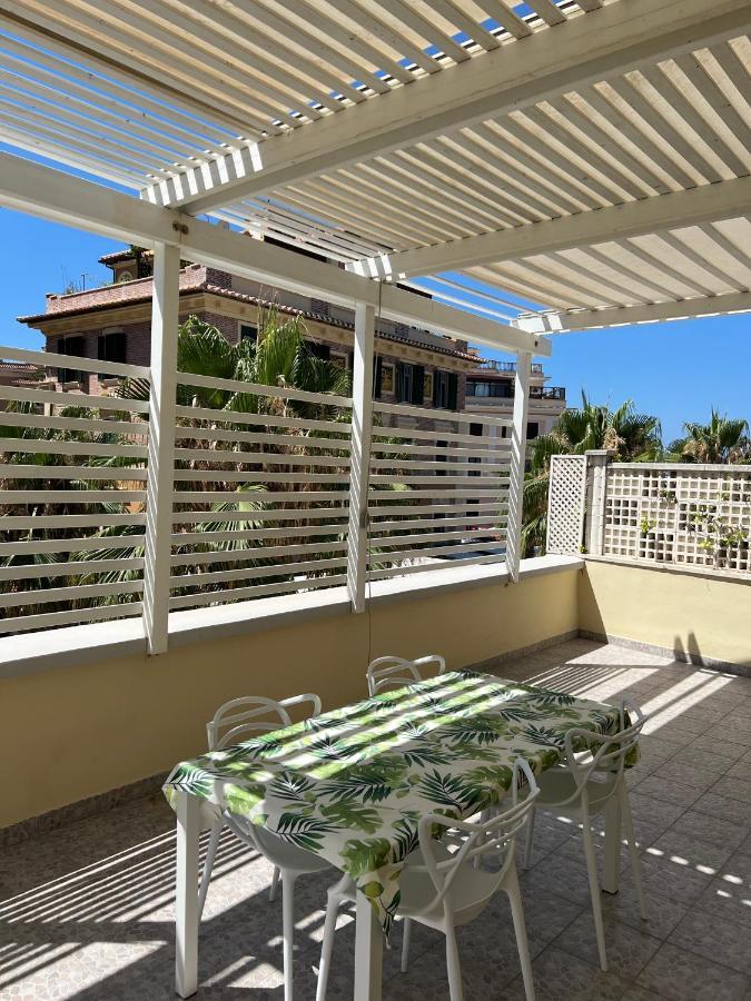 Rome, Beautiful Apartment In A Vintage Building Lido di Ostia Esterno foto