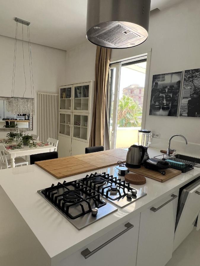 Rome, Beautiful Apartment In A Vintage Building Lido di Ostia Esterno foto