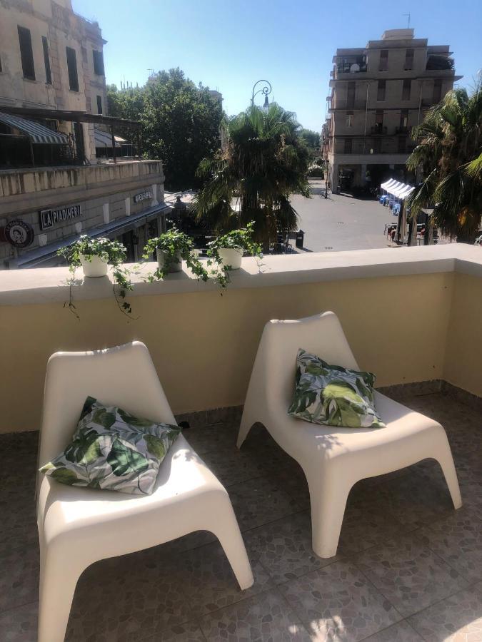 Rome, Beautiful Apartment In A Vintage Building Lido di Ostia Esterno foto
