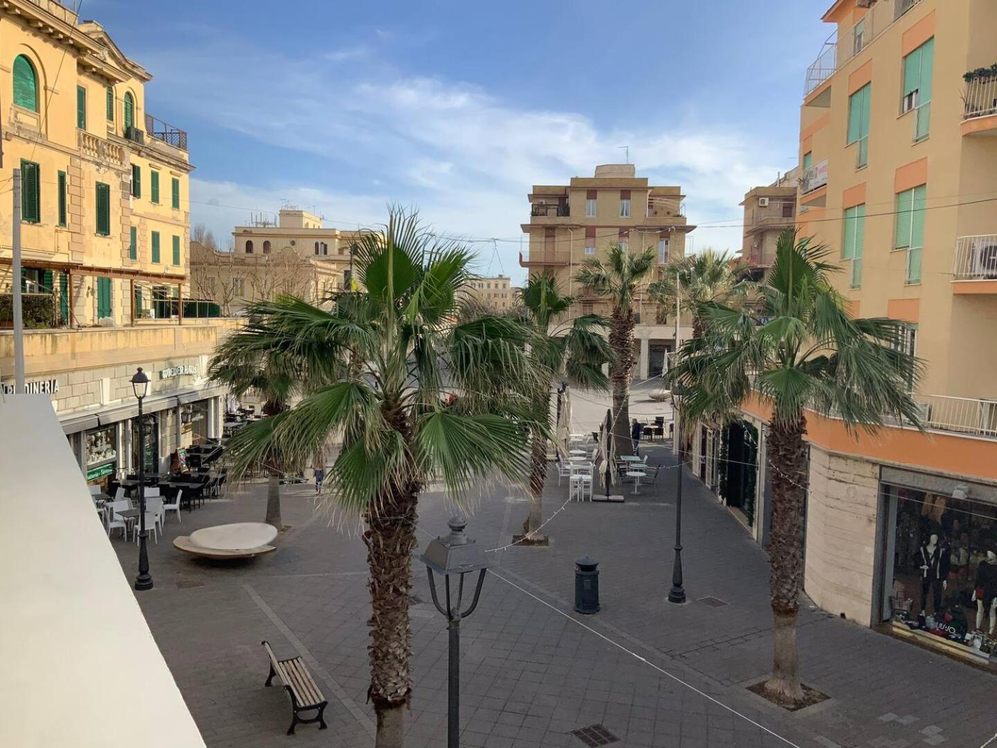 Rome, Beautiful Apartment In A Vintage Building Lido di Ostia Esterno foto