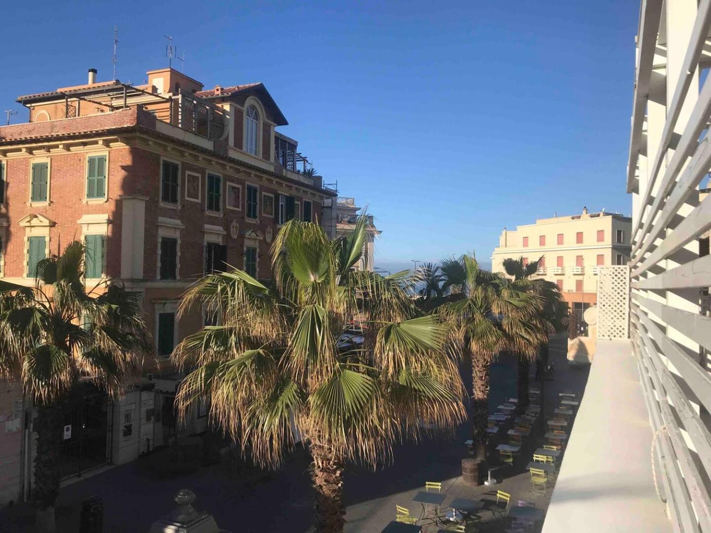 Rome, Beautiful Apartment In A Vintage Building Lido di Ostia Esterno foto