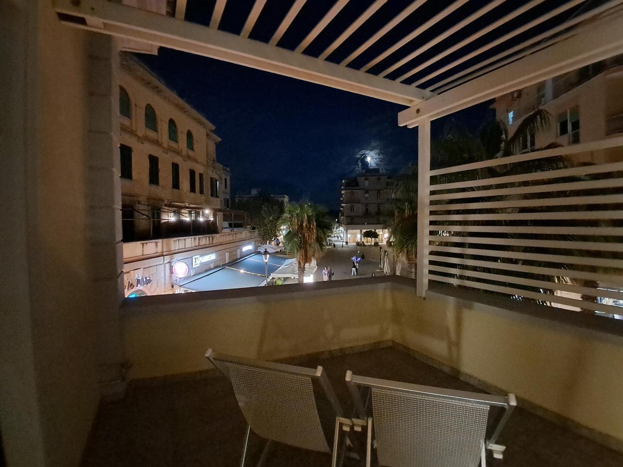 Rome, Beautiful Apartment In A Vintage Building Lido di Ostia Esterno foto