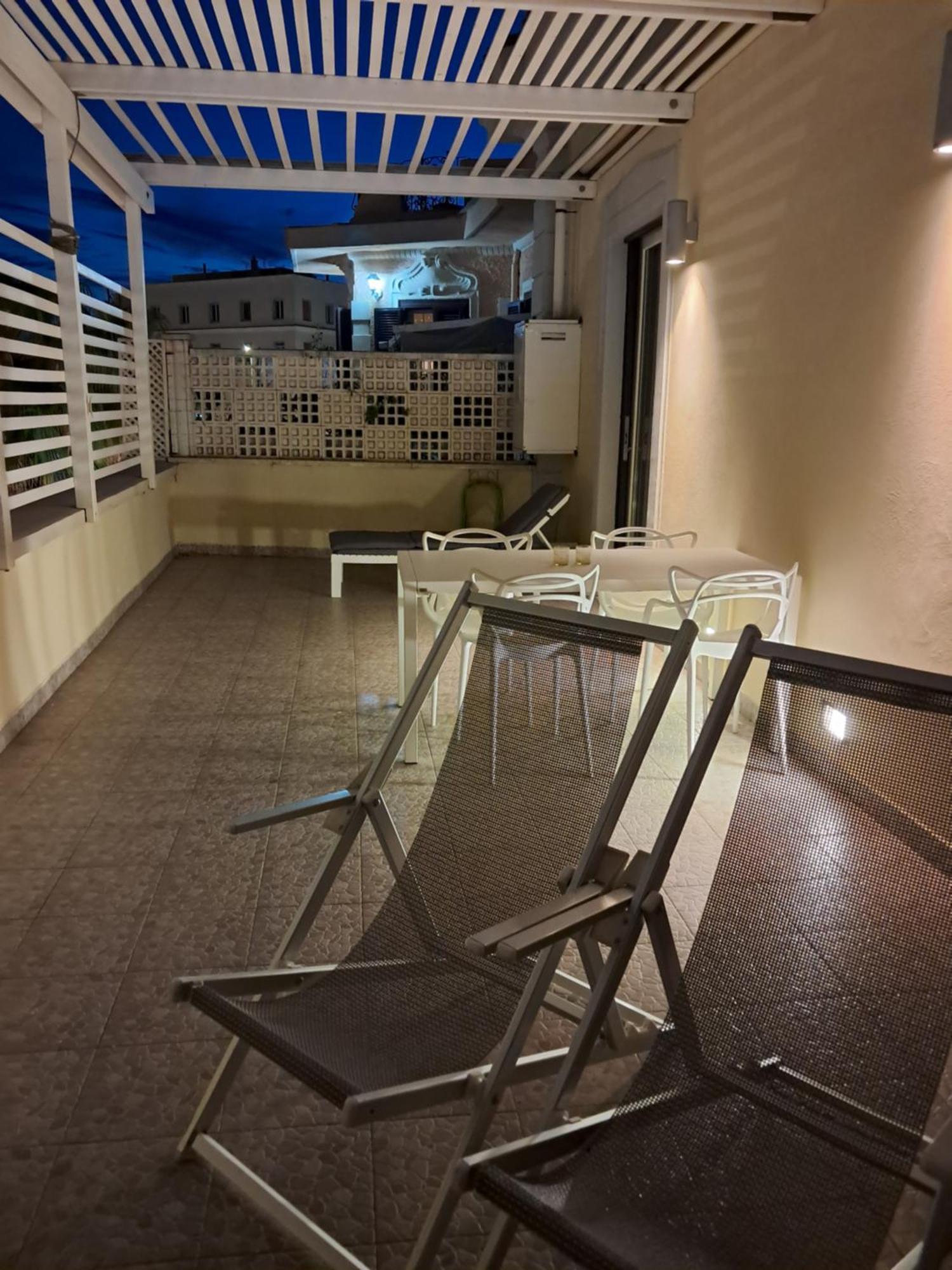 Rome, Beautiful Apartment In A Vintage Building Lido di Ostia Esterno foto
